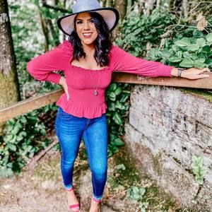 Meet your Posher, Mayra